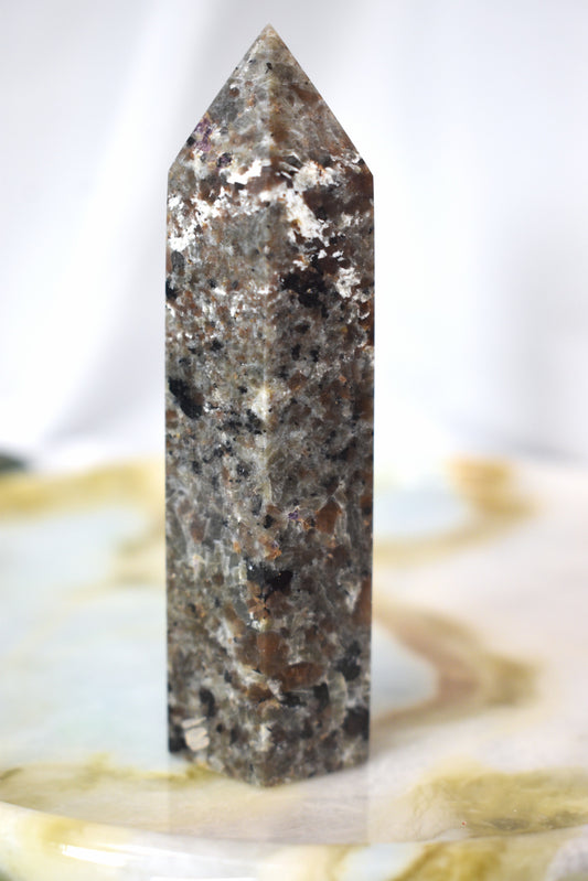 Crystal Yooperlite Point UV Reaction
